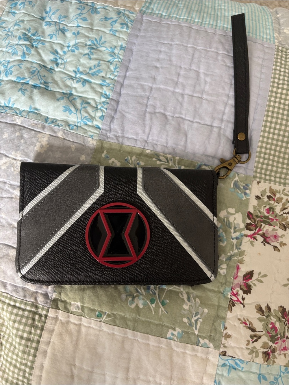 Hot Topic Marvel Black Widow wristlet wallet never used